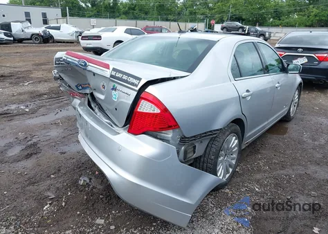 2011 Ford Fusion Hybrid z USA, uszkodzony, nr VIN 3FADP0L33BR126557
